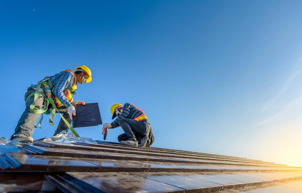 Cubiertas planas vs. cubiertas inclinadas: ventajas y desventajas para tu proyecto