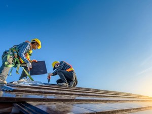 Cubiertas planas vs. cubiertas inclinadas: ventajas y desventajas para tu proyecto